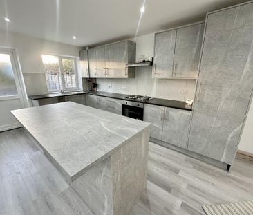 4 bedroom terraced house to rent - Photo 5