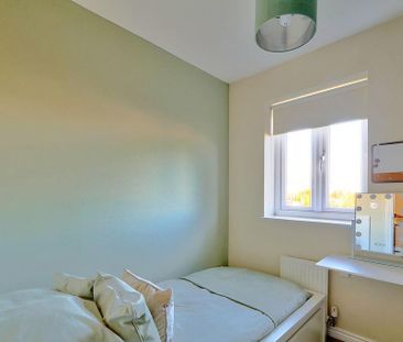 3 bedroom end of terrace house to rent - Photo 3