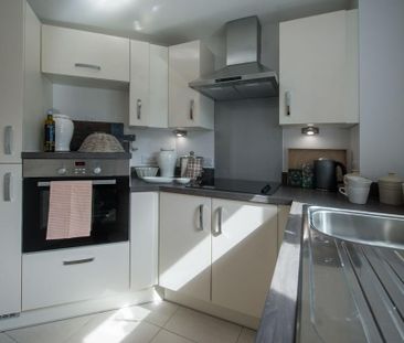 2 bedroom retirement property to rent - Photo 5