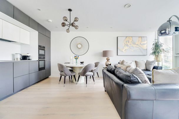 Gabriel Square, St. Albans, Hertfordshire, AL1 3AS - Photo 1