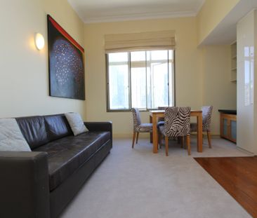 UNFURNISHED ONE BEDROOM - PERFECT LOCATION! - Photo 5