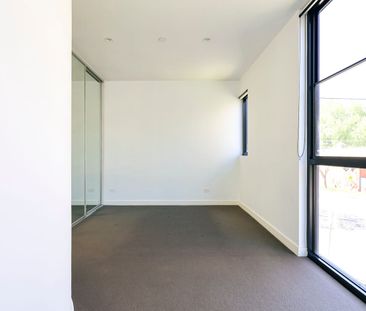 Two Levels of Living, Moments from Chapel Street - Photo 3