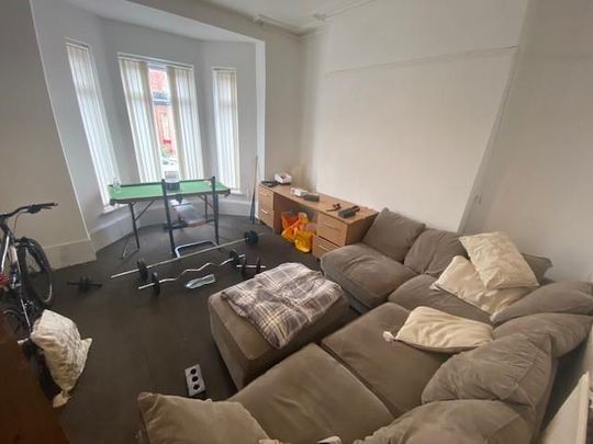 5 bedroom private hall to rent - Photo 1