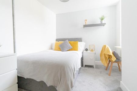 6 bedroom terraced house to rent - Photo 4