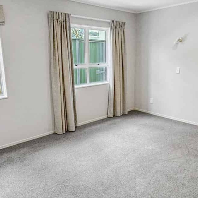 2 bedroom home in Hamilton! - Photo 1