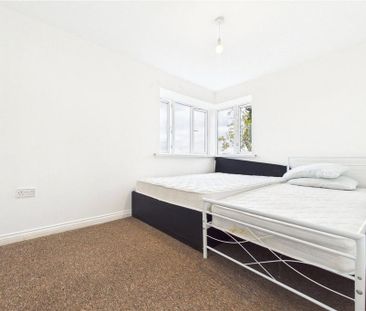 3 bedroom apartment to rent - Photo 2