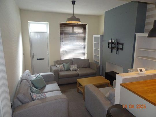 3 bedroom terraced house to rent - Photo 1