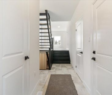 For Lease - 3 Southam Lane, Hamilton, Ontario - Photo 2