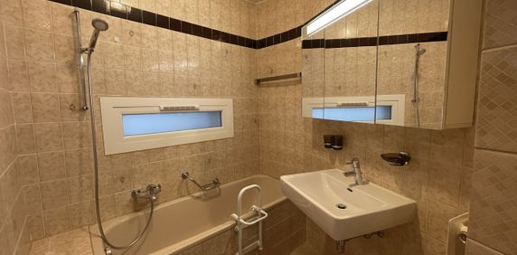 Charming 2-room apartment in the old town of Montreux - Photo 2