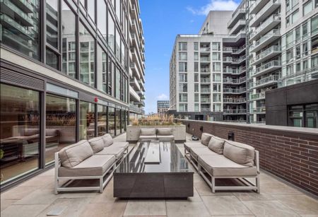 For Lease - 111 Bathurst Street Unit# 409, Toronto, Ontario - Photo 2