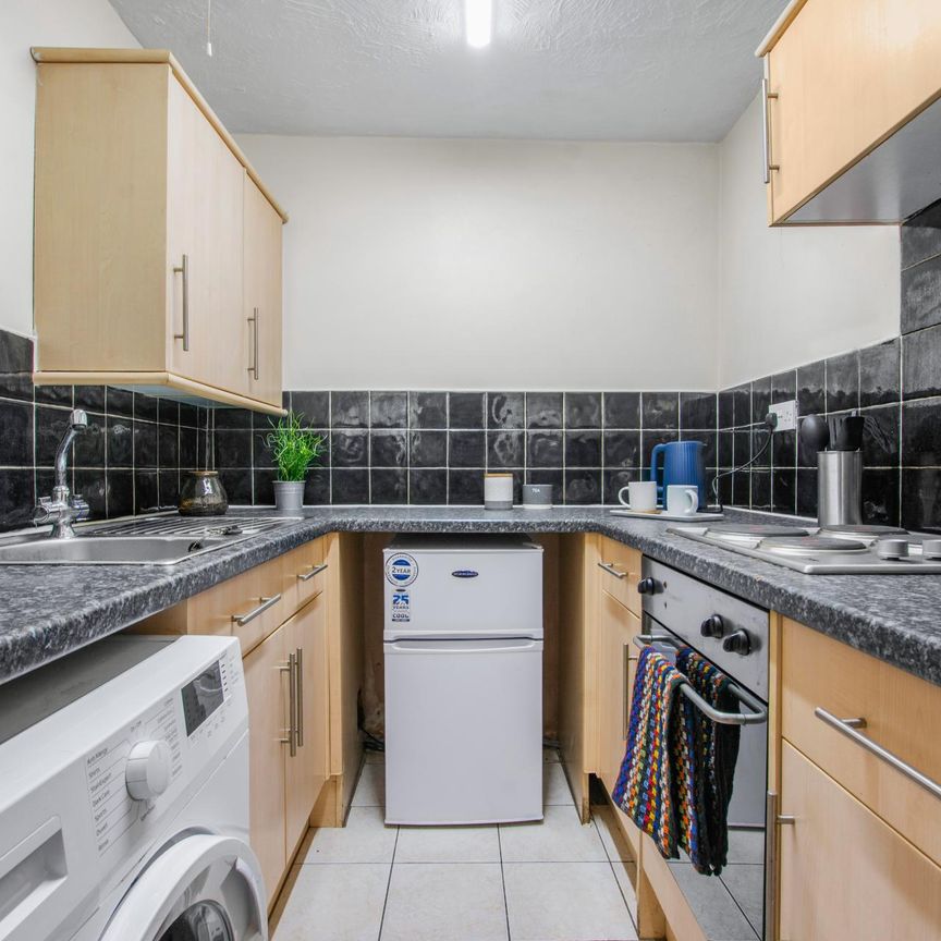 11 SPRING ROAD Leeds - LS6 1AD - Photo 1