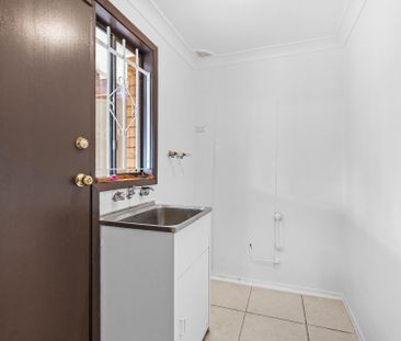 Neat & Tidy home with great size yard - Photo 3