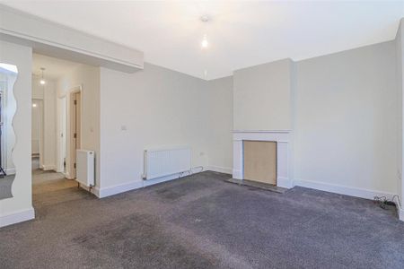 2 bedroom maisonette to rent - Photo 3