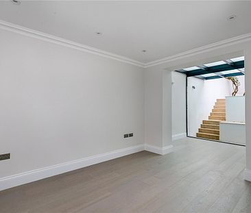 4 bedroom house in London - Photo 1