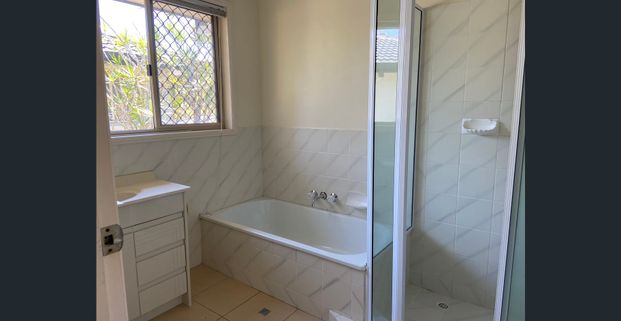 Spacious townhouse - Photo 1