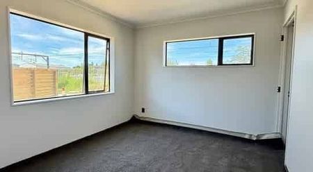 4 bedroom + 3 Bathroom - Photo 3