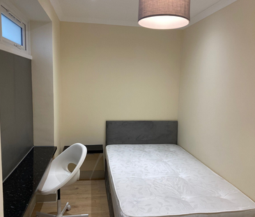 1 bedroom in a house share to rent - Photo 2