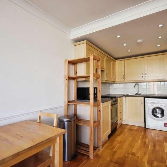 Town Meadow, Brentford, TW8 - Photo 1