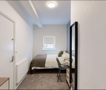 6 Bedroom 3 Bathrooms - Photo 4