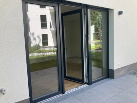 Erstbezug ab sofort! 2 Zimmer mit Terrasse und Stellplatz mit E-Ladefunktion - Photo 4