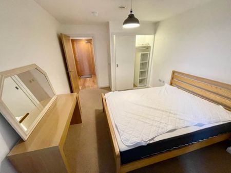 1 Bed Flat, Watermans Place, LS1 - Photo 3