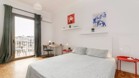 Room in a shared 19-bedroom apartment for rent in l'Antiga Esquerra de l'Eixample - Photo 5