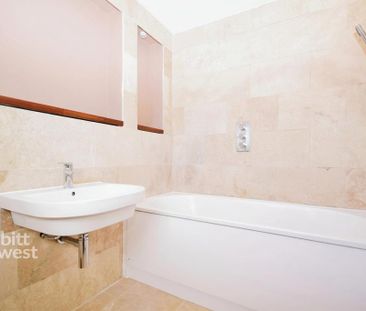 3 bedroom end of terrace house to rent - Photo 4