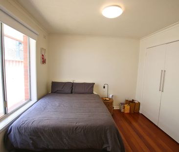 Low-Maintenance Living in the Heart of Thornbury - Photo 2