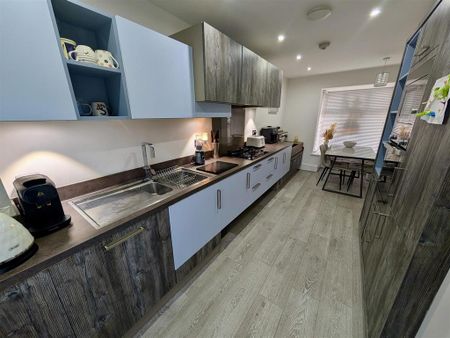 3 bedroom detached house to rent - Photo 4