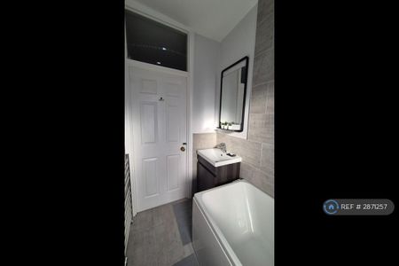 4 bedroom terraced house to rent - Photo 5