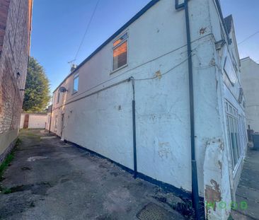 2 BEDROOM Flat - Photo 6