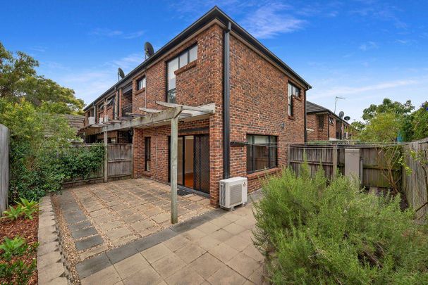 Spacious Three Bedroom Townhouse In Marrickville - Photo 1