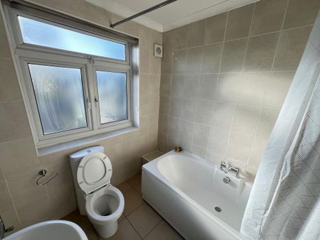 3 bedroom terraced house to rent - Photo 5