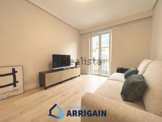 Alquiler de piso en Calle Arrasate - Foto 1