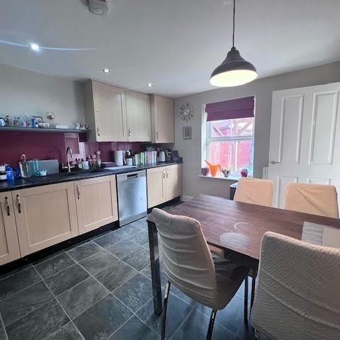 3 bedroom semi-detached house to rent - Photo 1
