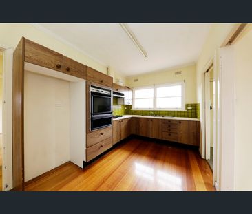 569 High Street Road, Mount Waverley, Vic 3149 - Photo 2