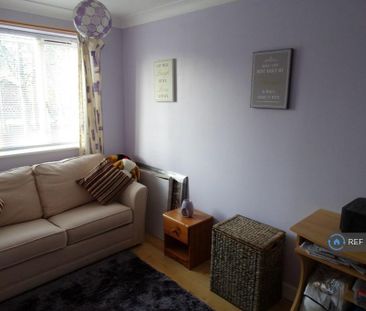 2 bedroom end of terrace house to rent - Photo 3