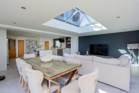5 bedroom detached house to rent - Photo 3