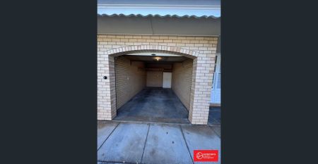 IMMACULATE LARGE MODERN LOW MAINTENANCE 2 BEDROOM HOMETTE/SEMI DETATCHED - Photo 5