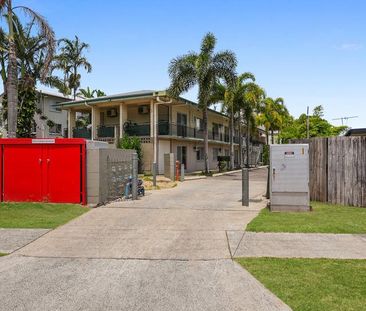 TWO BEDROOM UNIT - CLOSE TO LOCAL SHOPS AND SCHOOLS - Photo 3