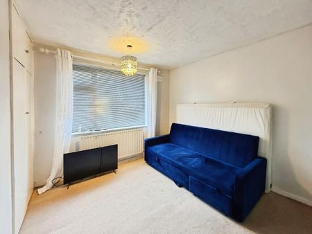 3 bedroom detached house to rent - Photo 2