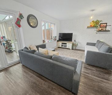 4 bedroom detached house to rent - Photo 3