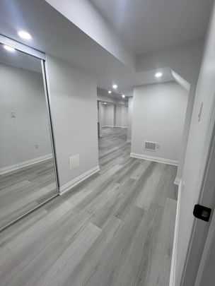 For Lease - 513 Grovehill Road, Oakville, Ontario - Photo 1