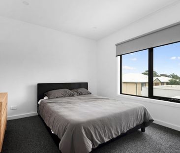 Contemporary Coastal Perfection - Photo 4