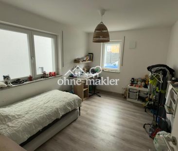 Moderne 3,5-Zimmer-Maisonette mit Terrasse, Einbauküche & Wohlfühl-... - Photo 2
