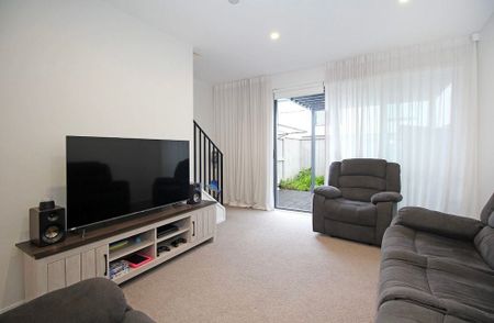 Stunning home in prime location ready to move in - Photo 2
