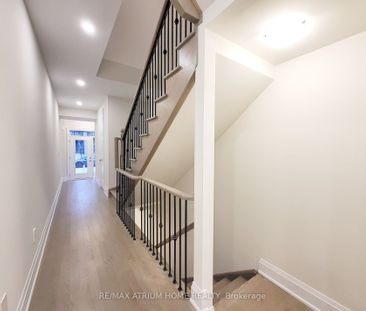 Townhouse For Lease | N8132794 - Photo 6