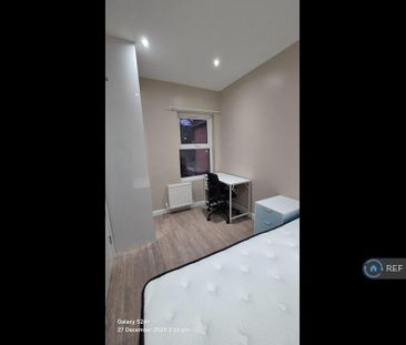 1 bedroom in a house share to rent - Photo 4