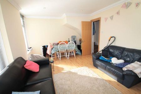 3 bedroom apartment to rent - Photo 2