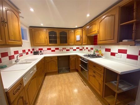 Stringfellow Mews, Holyrood Street, Chard, Somerset, TA20 - Photo 2